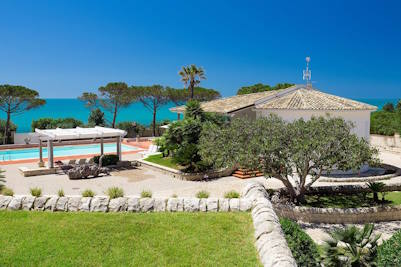 Marina di Modica Luxury Beach Villas with Pool to rent 