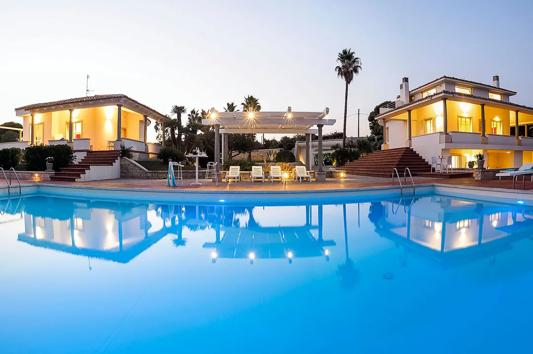 Luxury Seafront Villa with Pool