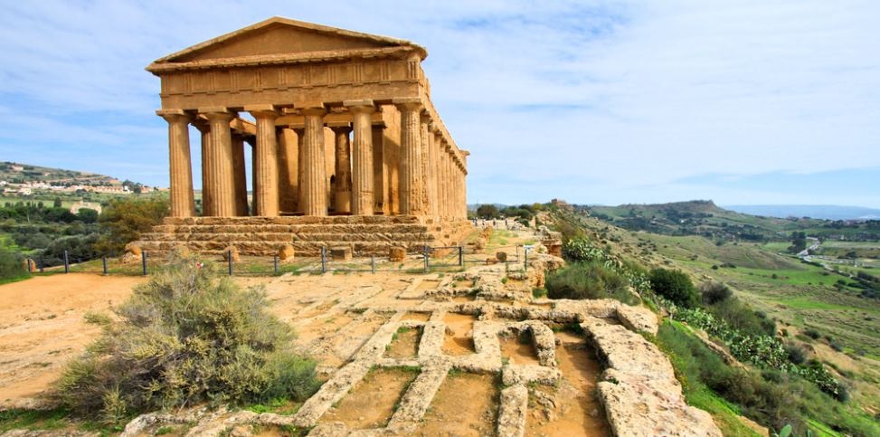 sicily guide holiday information palermo sicilian cities day trip agrigento temple greek