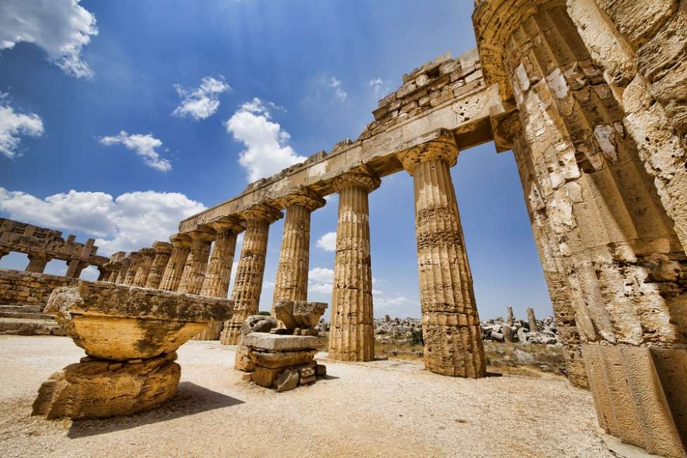 sicily guide holiday information sicilian cities agrigento selinunte temple acient greek ruins