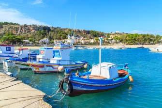 sicily area information discover san vito lo capo holiday villa seaside coastline boats