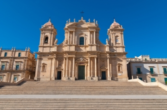 sicily guide holiday information sicilian cities noto baroque style architecture unesco cathedral