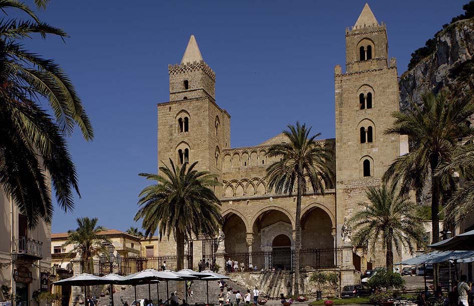 sicily holiday area information cefalu holiday villa city centre church cathedral architecture 