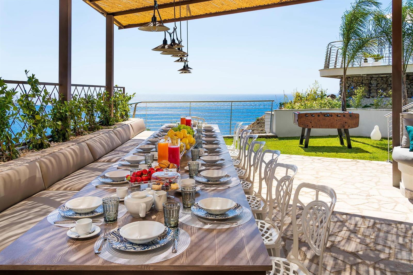 Villa Hera with pool in Giardini Naxos