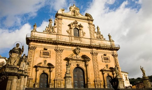 sicily guide holiday information sicilian cities travel syracuse sightseeing modica day trip church saint peter 