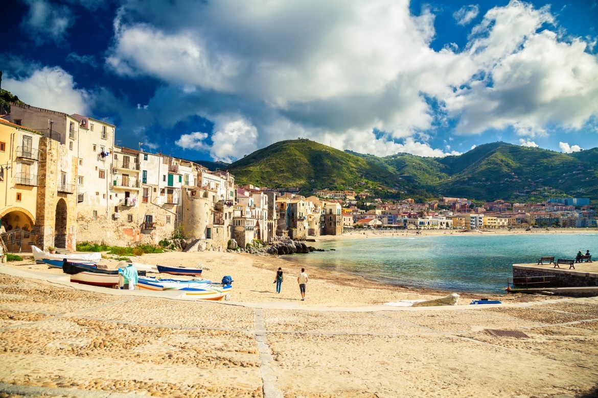 sicily holiday area information cefalu holiday villa seaside sand old harbour coastline panorama