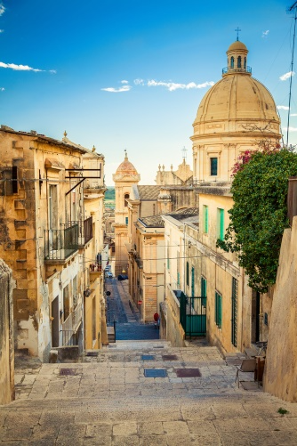 sicily guide holiday information sicilian cities noto baroque style architecture unesco