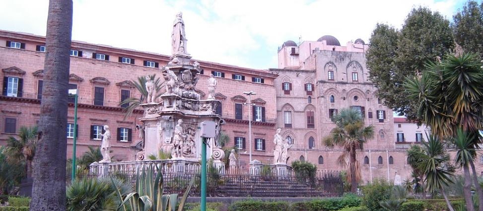 sicily guide history of sicily palermo palazzo dei normanni holiday sightseeing