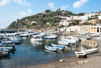 sicily guide holiday information sicilian cities travel sightseeing sicilian islands ustica harbour fisherboats sea