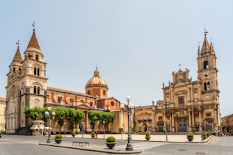 sicily discover information acireale holiday villa citycentre church