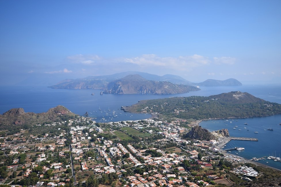 sicily holiday guide villa north northeast vulcanic islands sea beach coastline taormina acireale aeolian islands