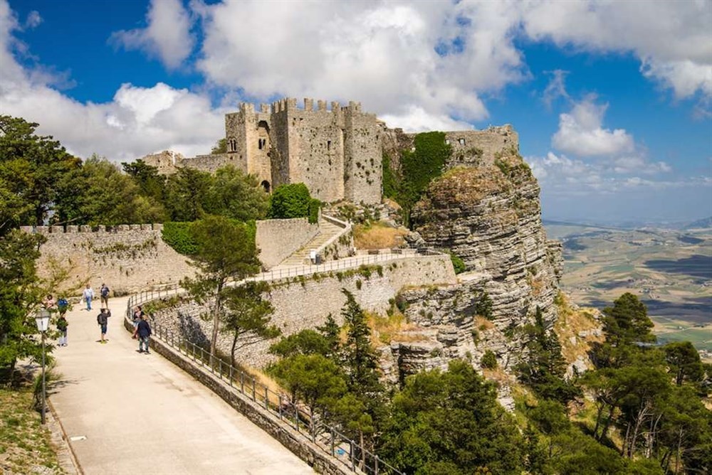 sicily guide holiday information sicilian cities travel sightseeing erice castle trapani