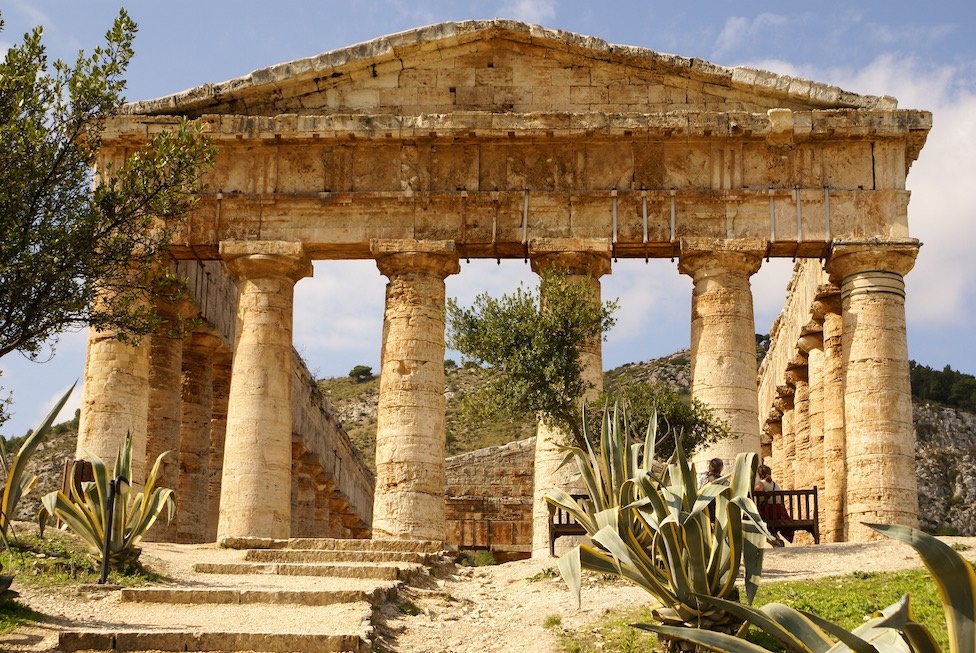 sicily guide art and culture selinunte syracuse agrigento temple greek ruins