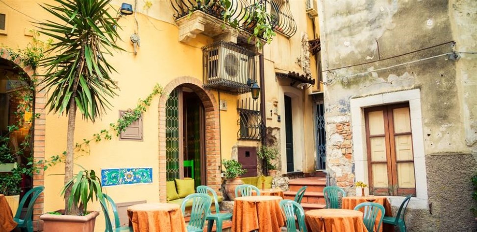 sicily guide holiday information sicilian cities travel taormina eating out restaurant