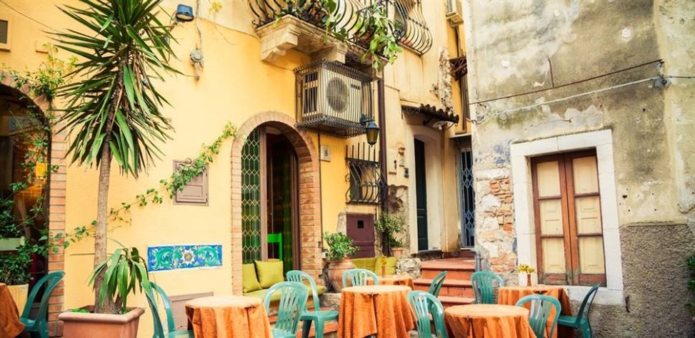 sicily guide holiday information sicilian cities travel taormina eating out restaurant