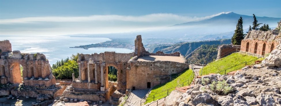 sicily guide holiday information sicilian cities travel sightseeing taormina greek theatre ruin view etna