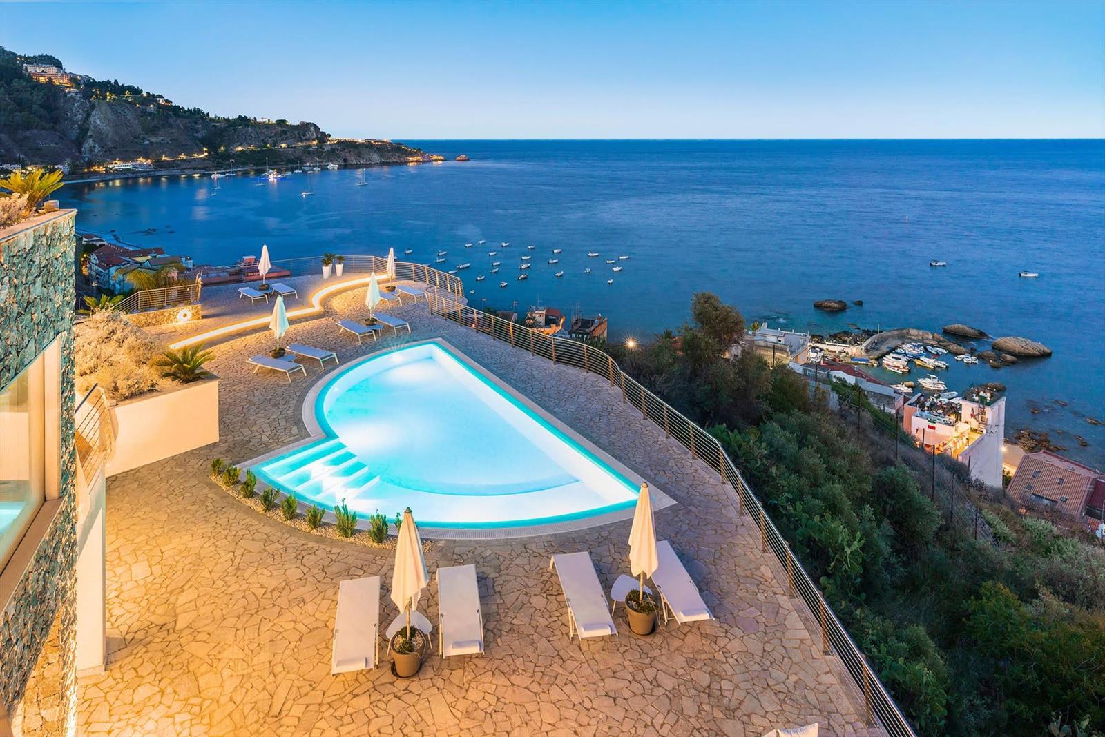 Taormina_Villas_With_Pool