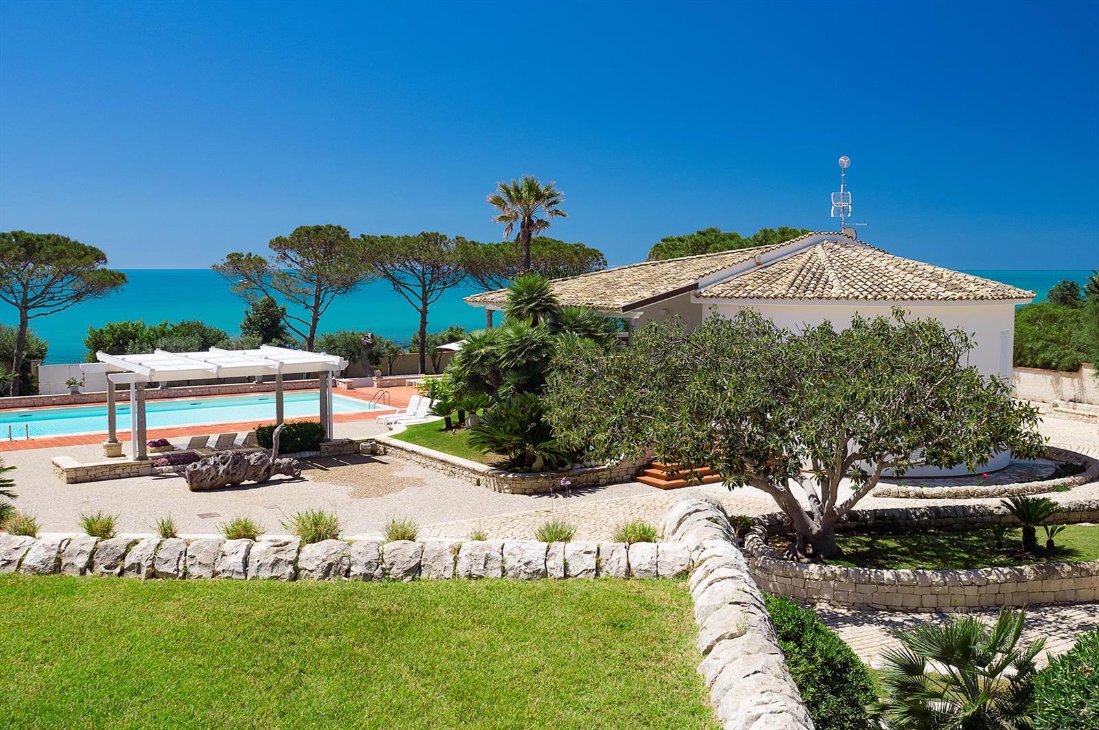 Villas_in_Sicily